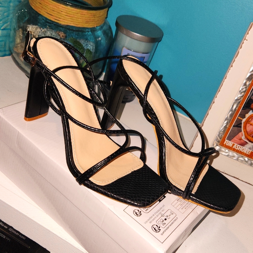 Black Chunky Heel Peep Toe Strappy Sandal w/Buckle Size US6.5 (CN37)